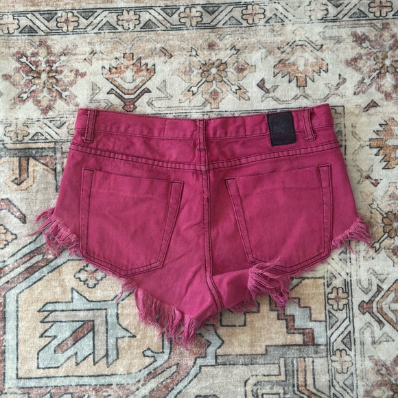 One Teaspoon PINK Denim Shorts 26 - Picture 2 of 3